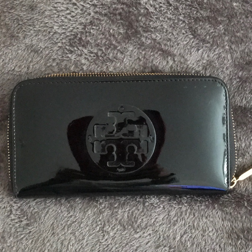 Tory Burch black patent wallet